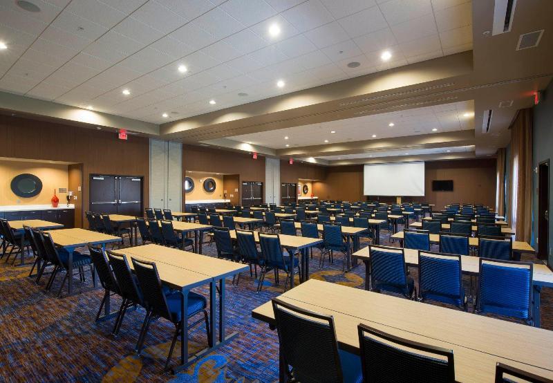 Courtyard By Marriott Columbus Hotel Exterior photo